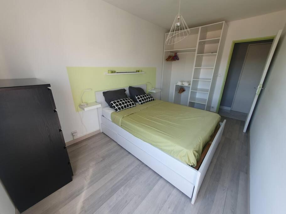 Appartement Avec 3 Chambres 80M2 Plein Sud Marignane Exterior photo